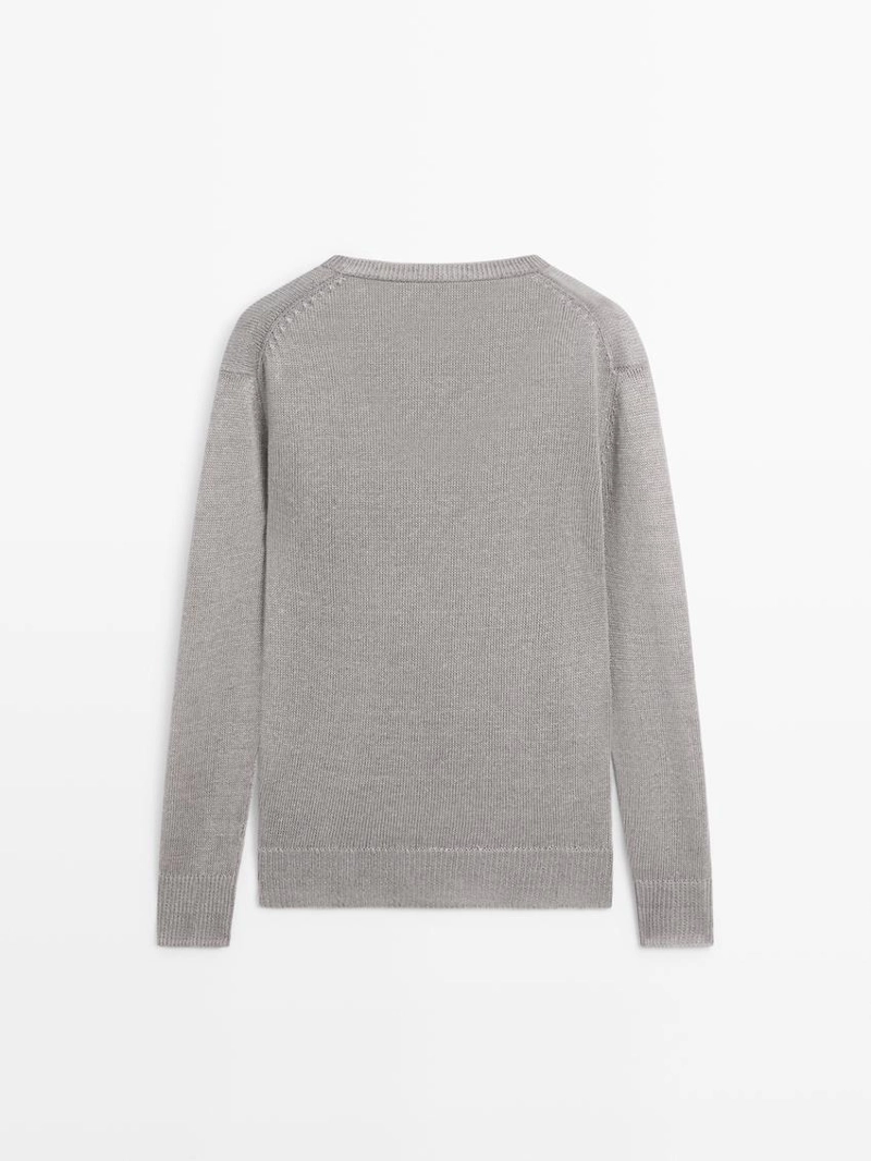 Вязанный свитер с льняным v-образным вырезом