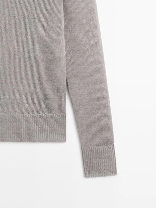 Вязанный свитер с льняным v-образным вырезом- Заказать в России