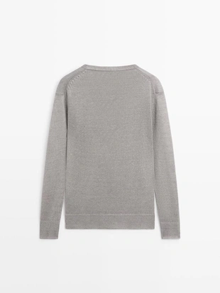 Вязанный свитер с льняным v-образным вырезом- Заказать в России