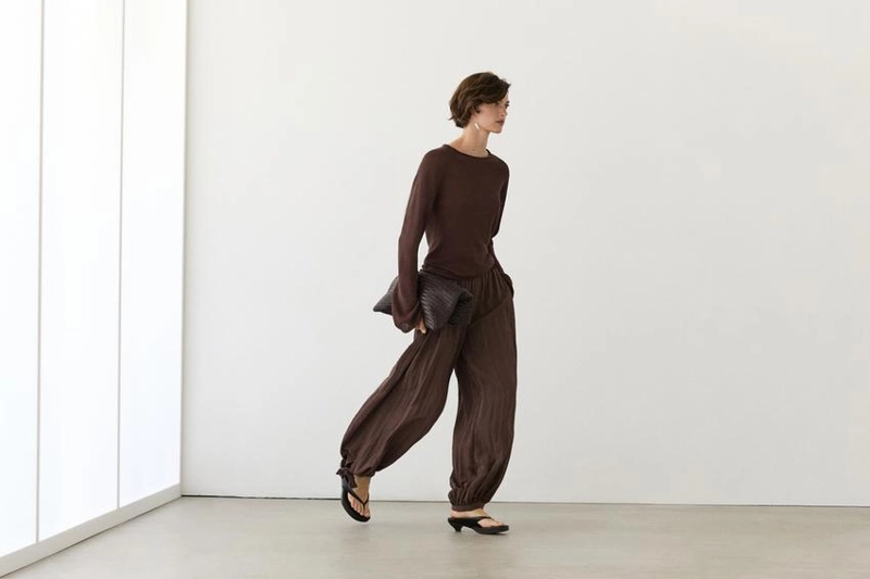 Пуловер из льняной пряжи с круглым вырезом