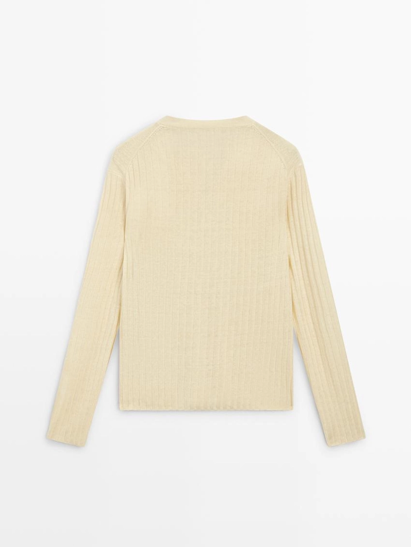 Льняной вязаный свитер с пуговицами