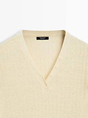 Льняной вязаный свитер с пуговицами- Заказать в России