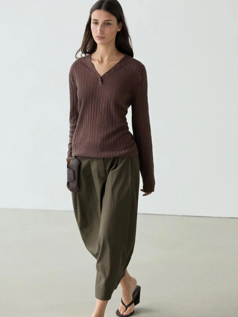 Свитер из льняного трикотажа с деталями на пуговицах