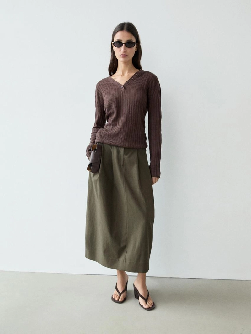 Свитер из льняного трикотажа с деталями на пуговицах