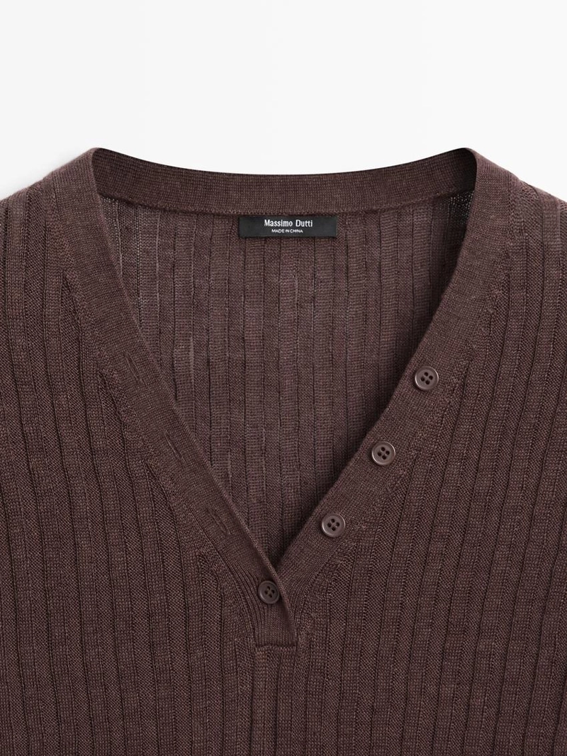 Свитер из льняного трикотажа с деталями на пуговицах