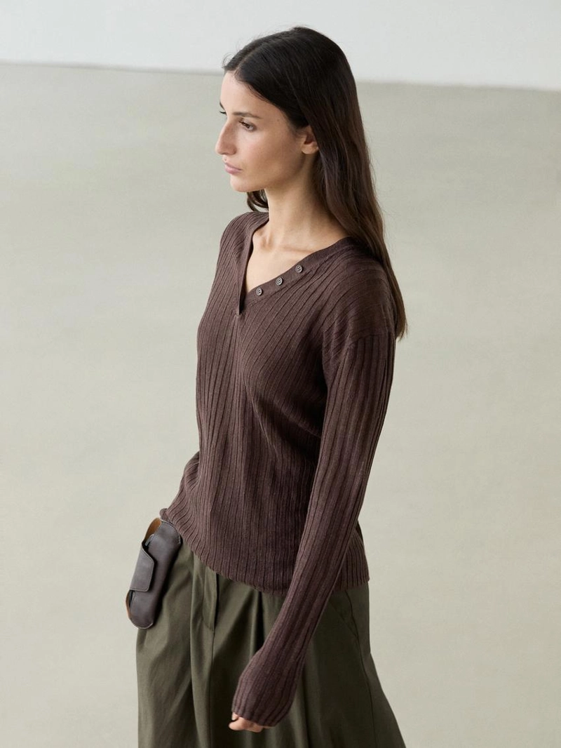 Свитер из льняного трикотажа с деталями на пуговицах