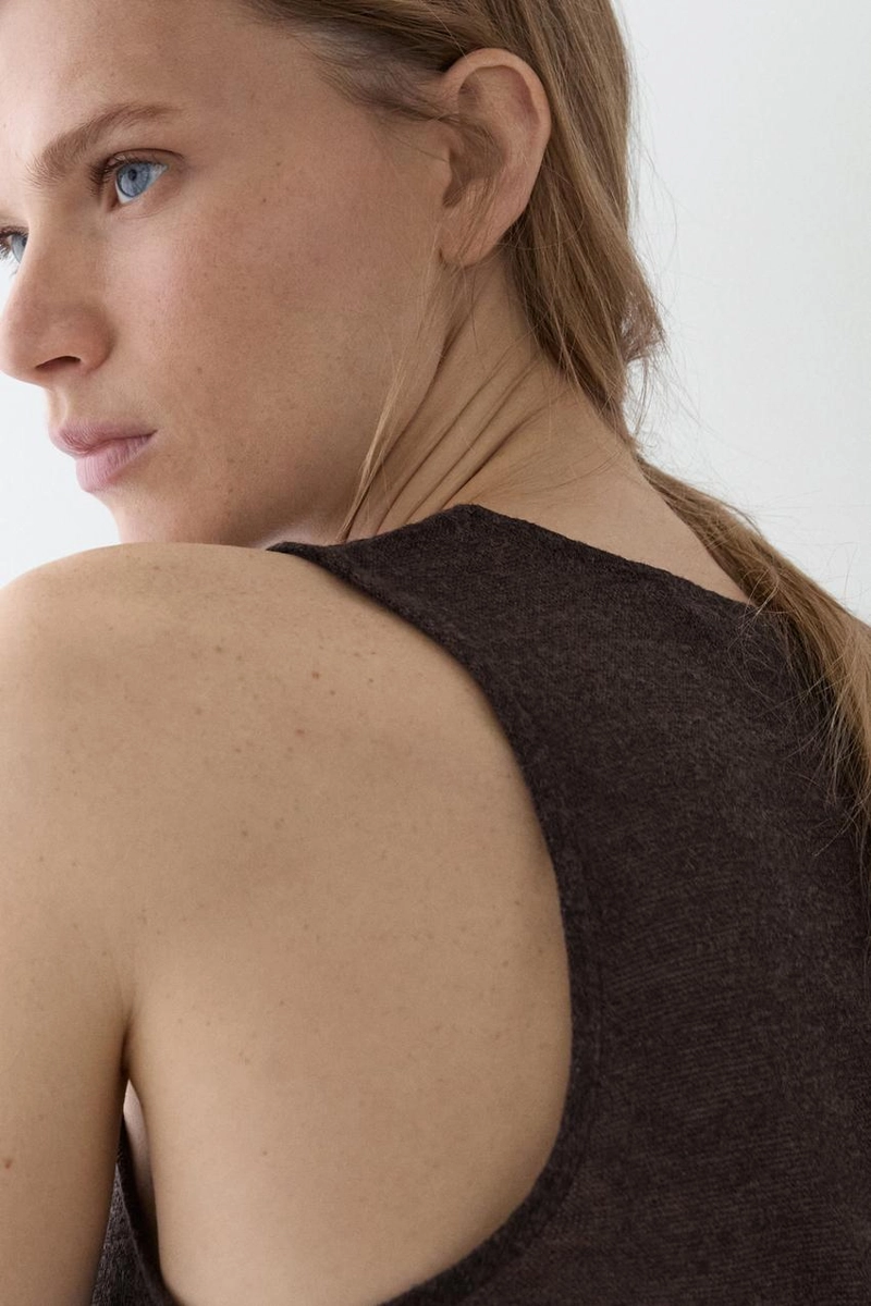 Топ из льняно-шерстяной смеси с запахом на горловине