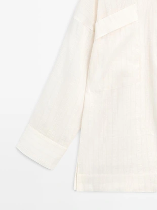 Рубашка из льна и хлопка с волнистой текстурой и открытием- Заказать в России