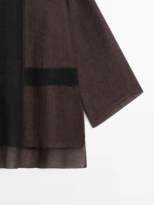 Приталенная блуза из льняно-смешаной ткани с кружевными деталями- Заказать в России