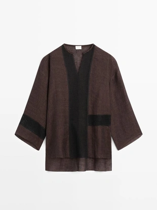 Приталенная блуза из льняно-смешаной ткани с кружевными деталями- Заказать в России