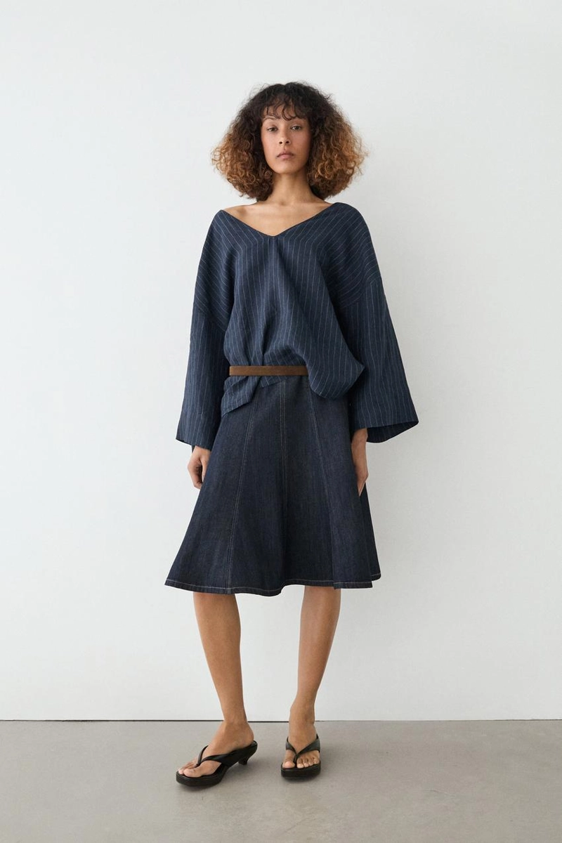 Рубашка из льна в полоску с деталями на спине