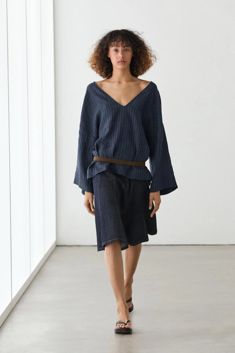 Рубашка из льна в полоску с деталями на спине