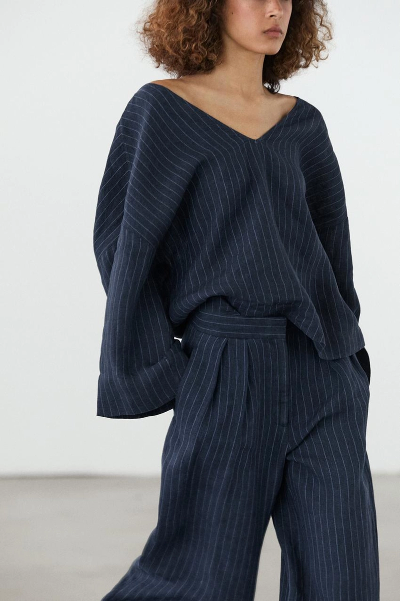 Рубашка из льна в полоску с деталями на спине