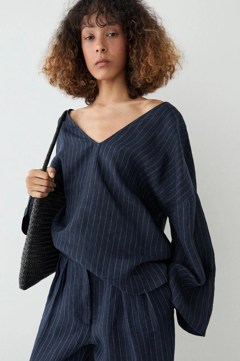 Рубашка из льна в полоску с деталями на спине