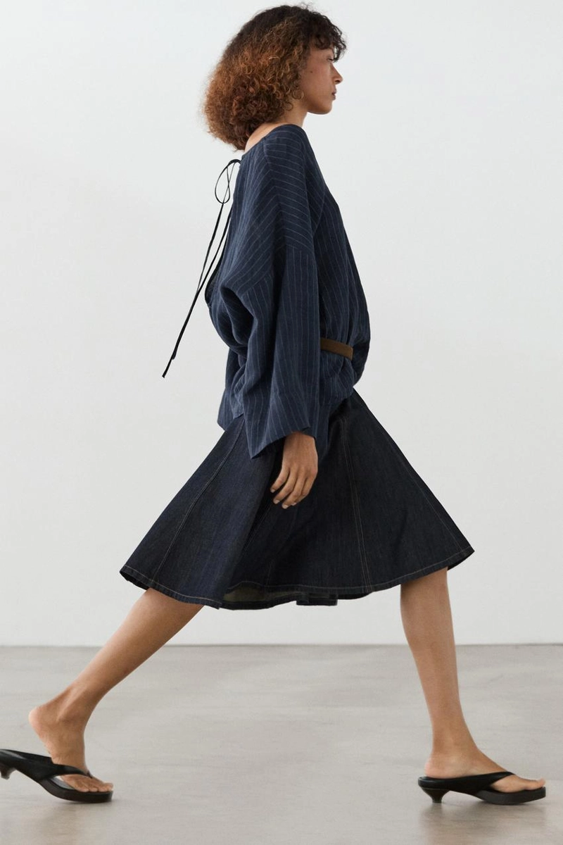 Рубашка из льна в полоску с деталями на спине