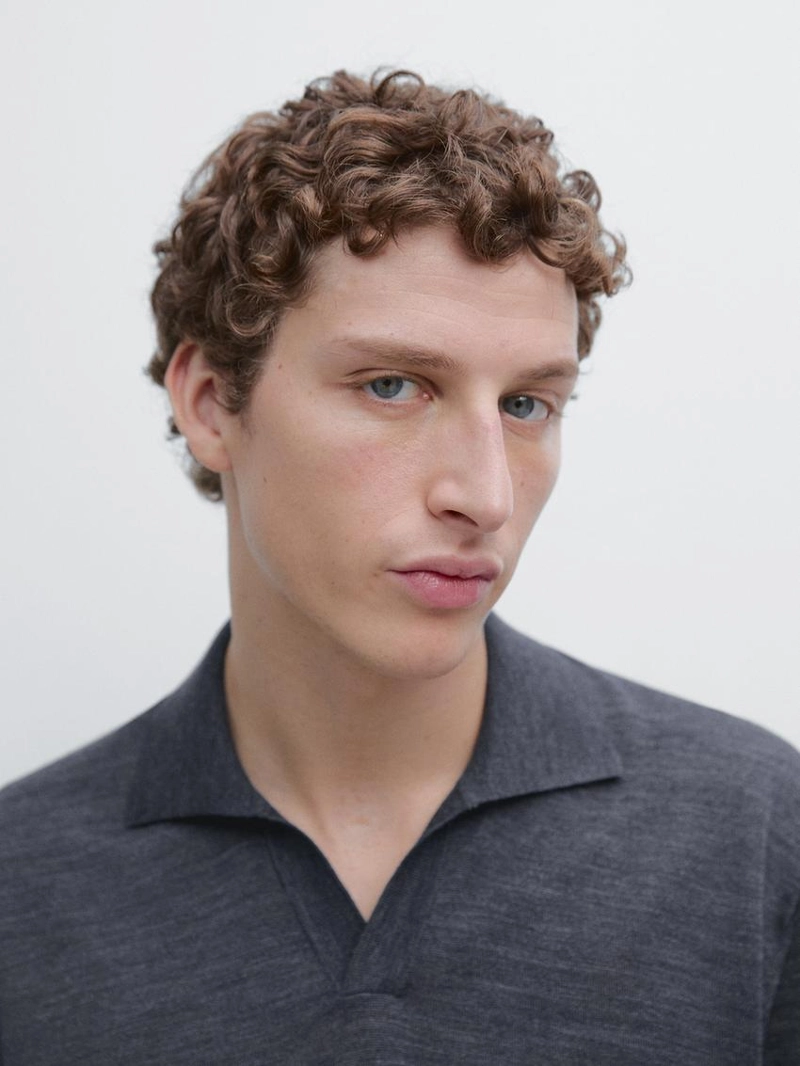 Поло с в-образным воротником из вязаного шерстяного трикотажа