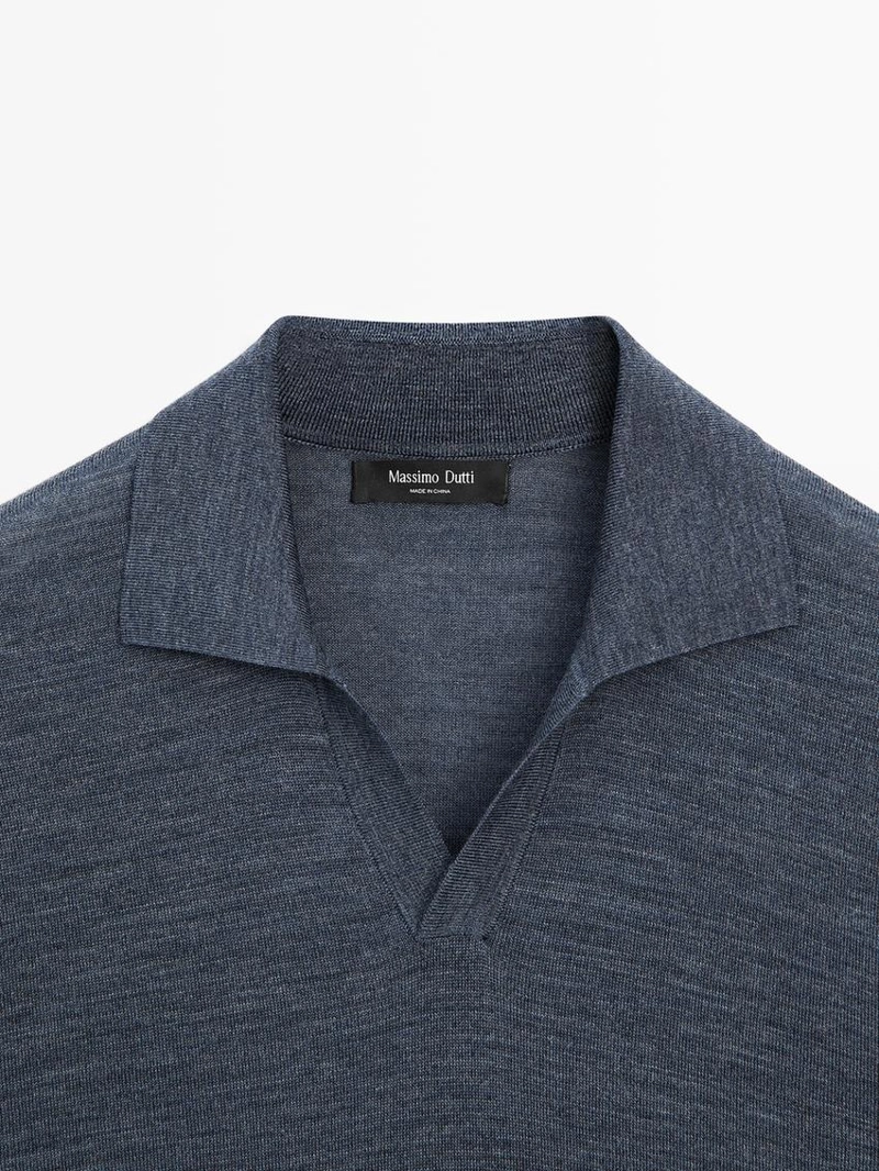 Поло с в-образным воротником из вязаного шерстяного трикотажа