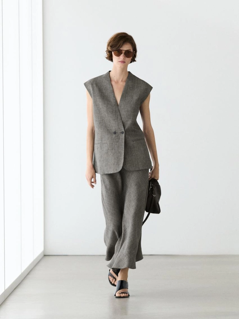 Льняной жилет с выраженными плечами