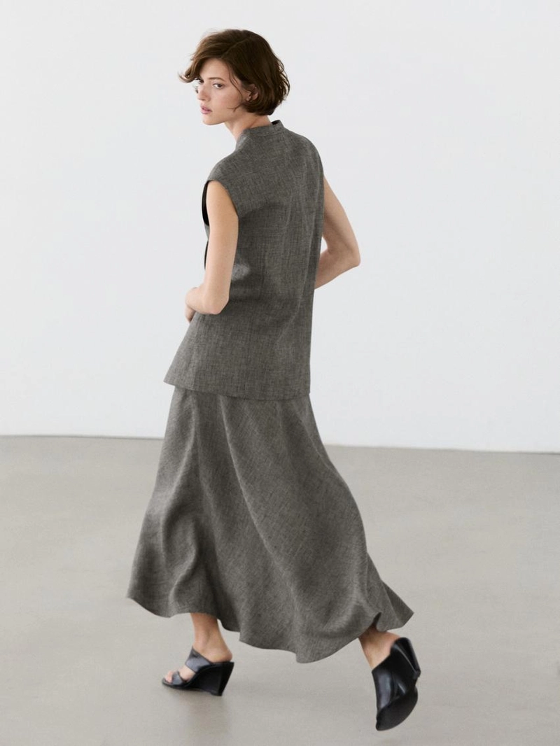 Льняной жилет с выраженными плечами