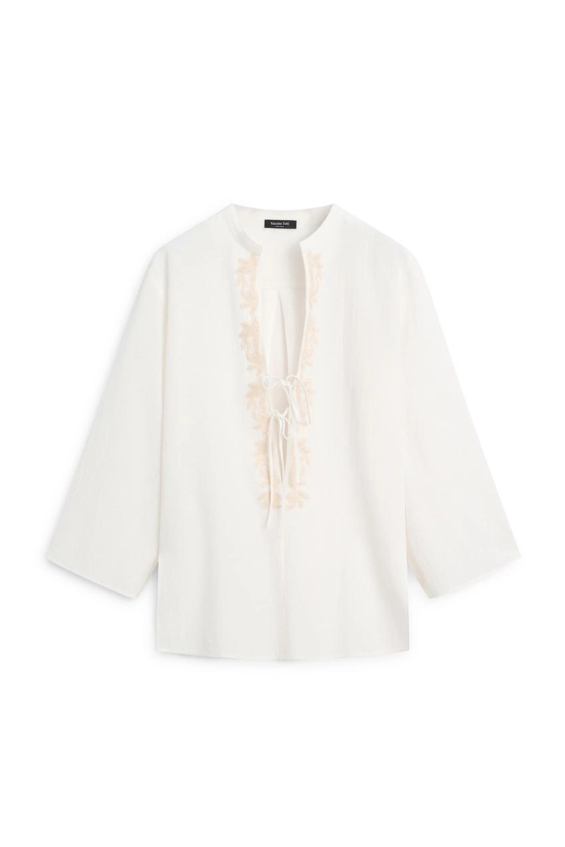 Расклешенная блуза с отложным воротником и вышивкой