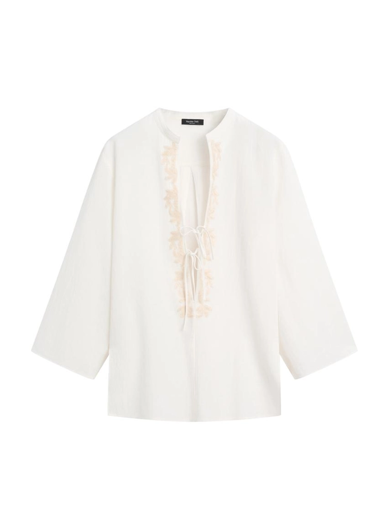 Расклешенная блуза с отложным воротником и вышивкой