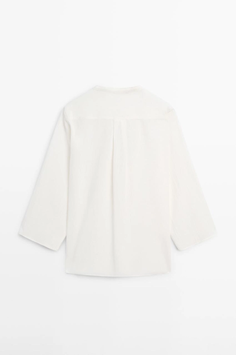 Расклешенная блуза с отложным воротником и вышивкой