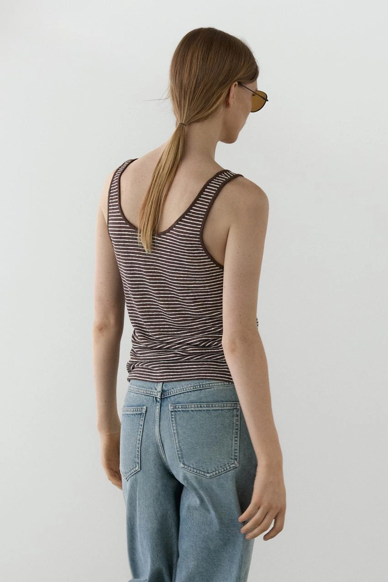 Полосатый льняной топ на бретелях