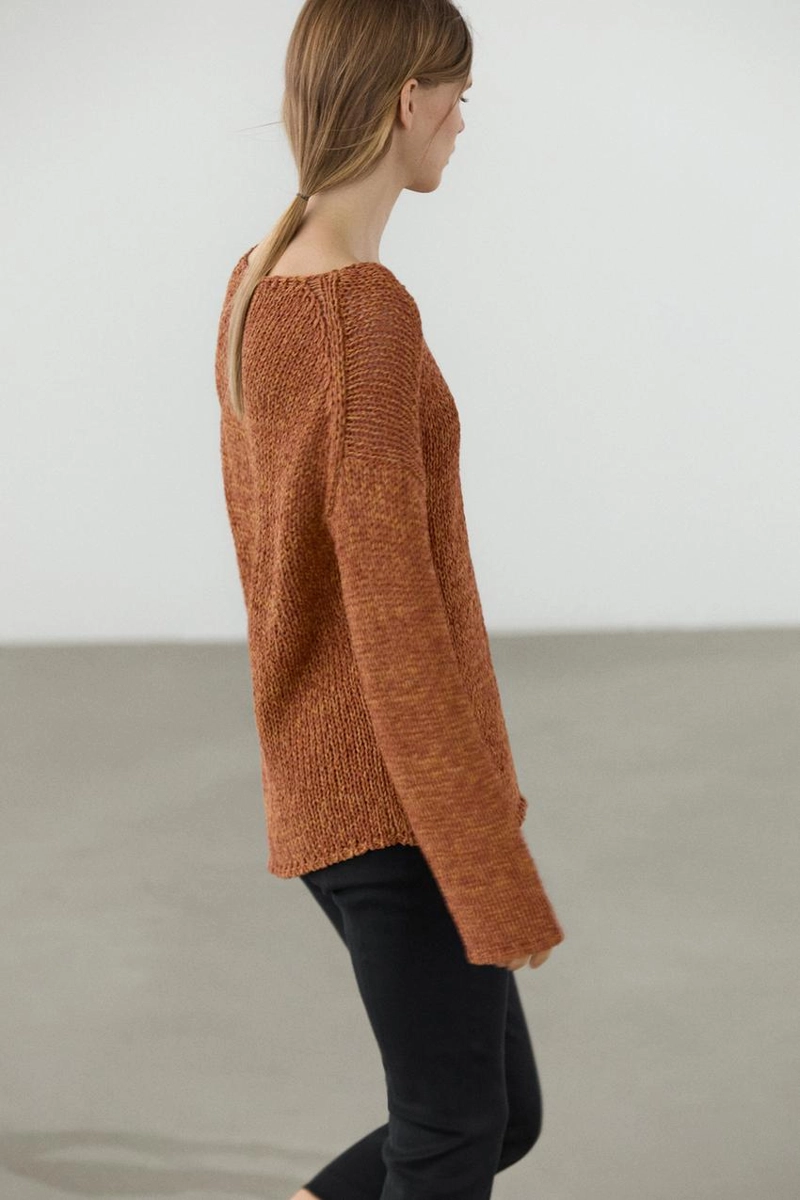 Свитер с вырезами из хлопкового микса