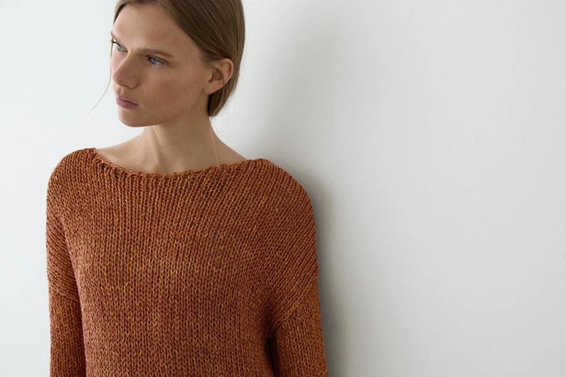 Свитер с вырезами из хлопкового микса