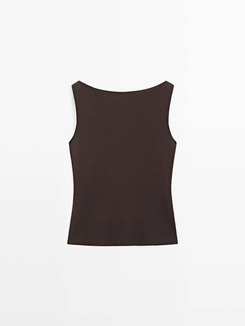 Жилет из трикотажа с карманными деталями