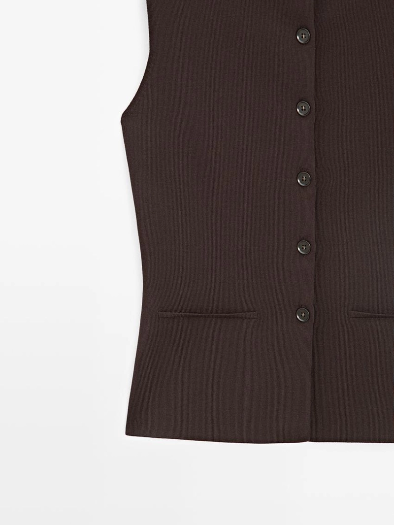 Жилет из трикотажа с карманными деталями