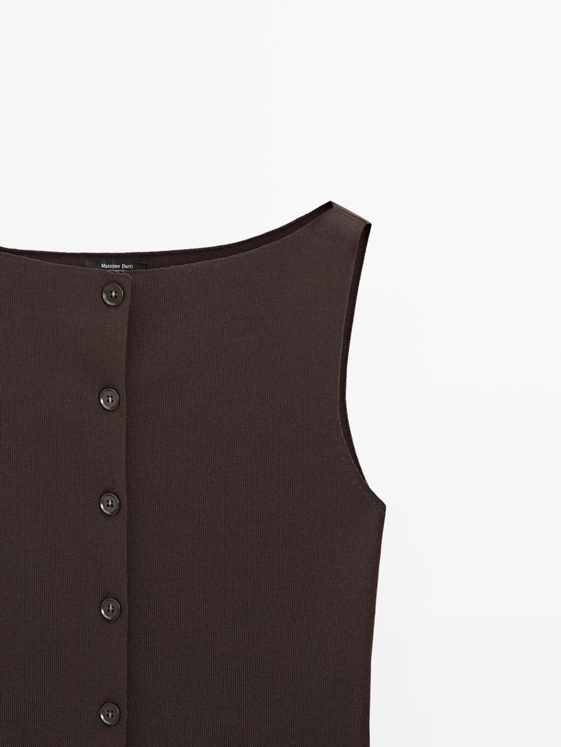 Жилет из трикотажа с карманными деталями