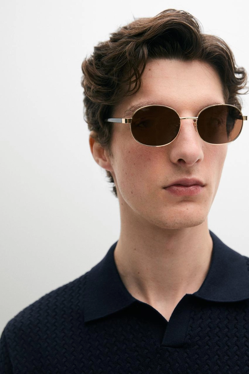 Поло с v-образным вырезом и косым плетением