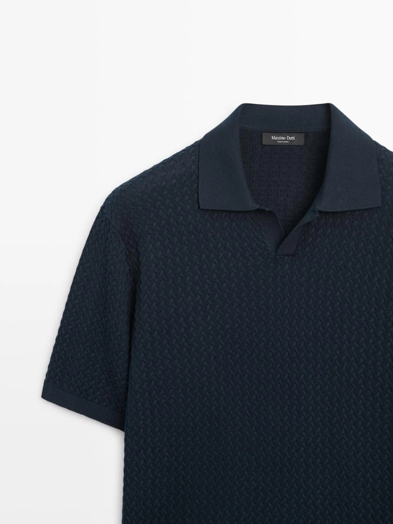 Поло с v-образным вырезом и косым плетением