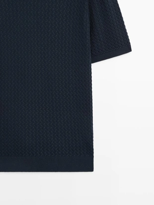 Поло с v-образным вырезом и косым плетением- Заказать в России