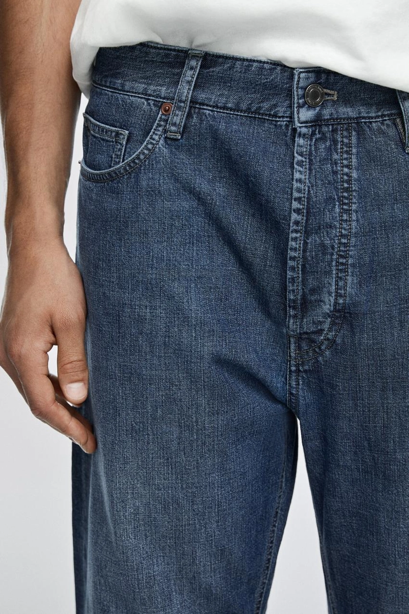 Легкие джинсы прямого кроя