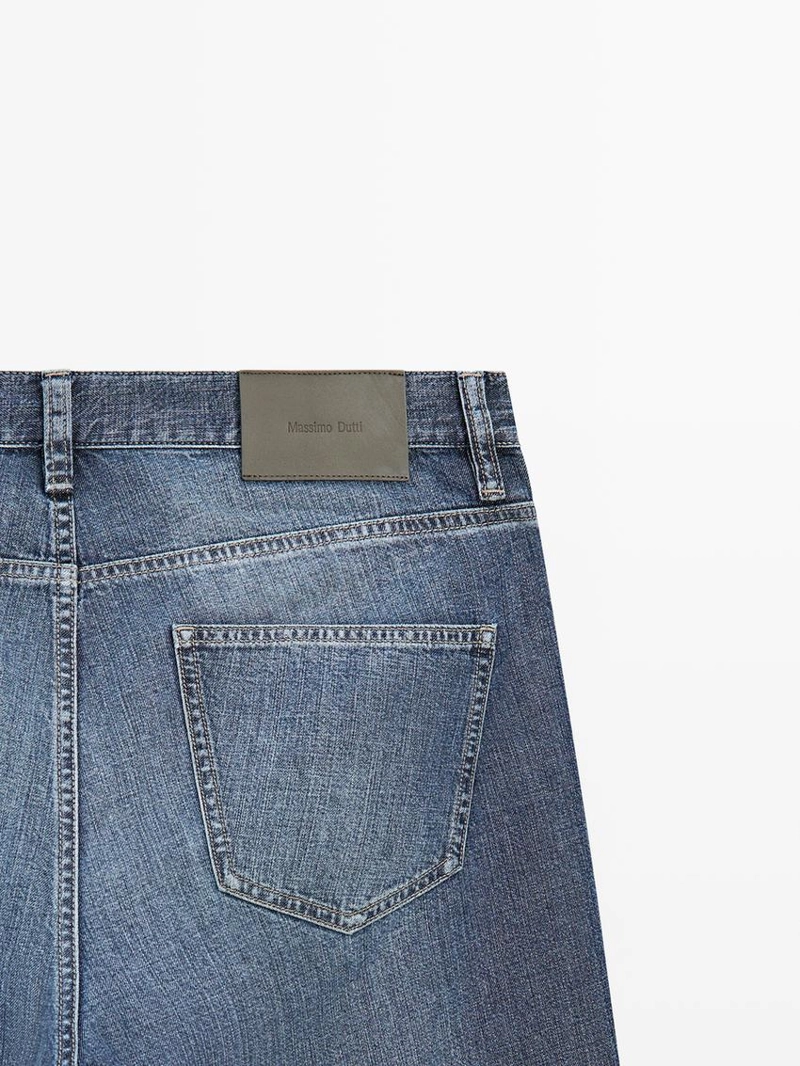 Легкие джинсы прямого кроя