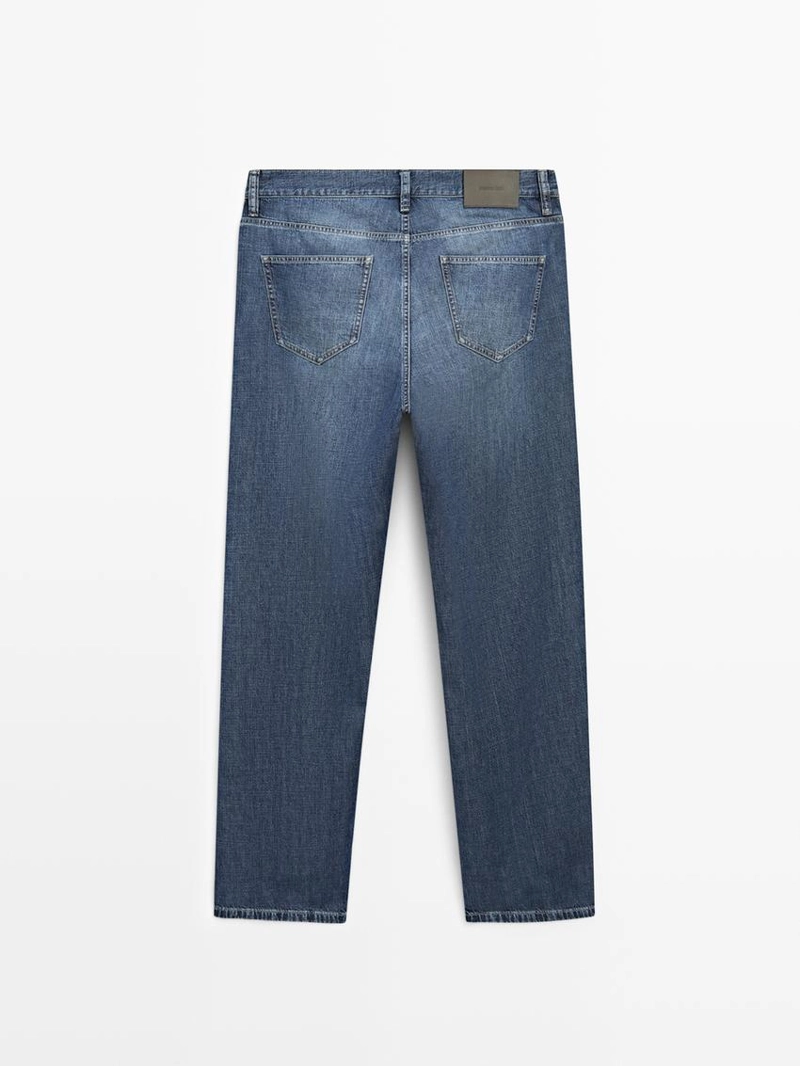 Легкие джинсы прямого кроя