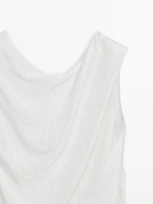 Длинное платье с сочетающимся цветом и деталями в складку- Заказать в России