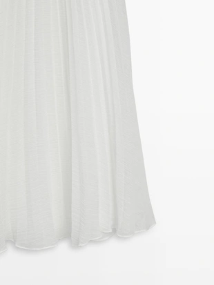 Длинное платье с сочетающимся цветом и деталями в складку- Заказать в России