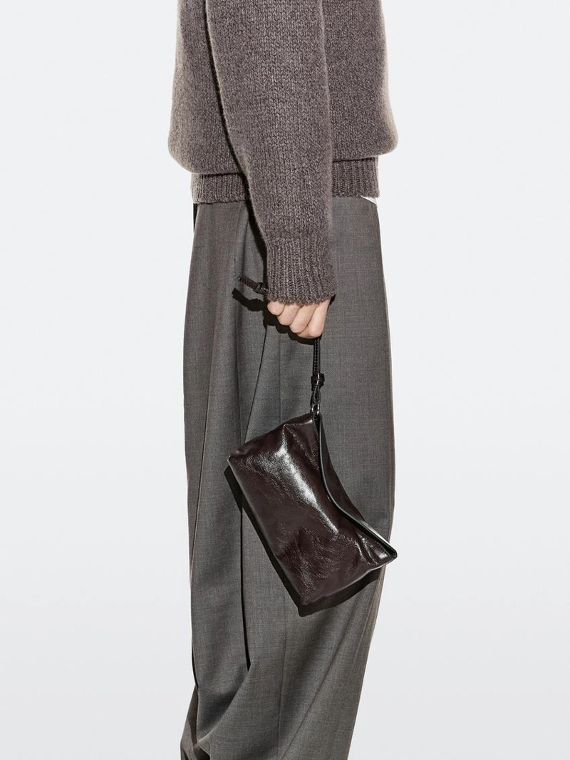 Сумка-клатч через плечо из наппы