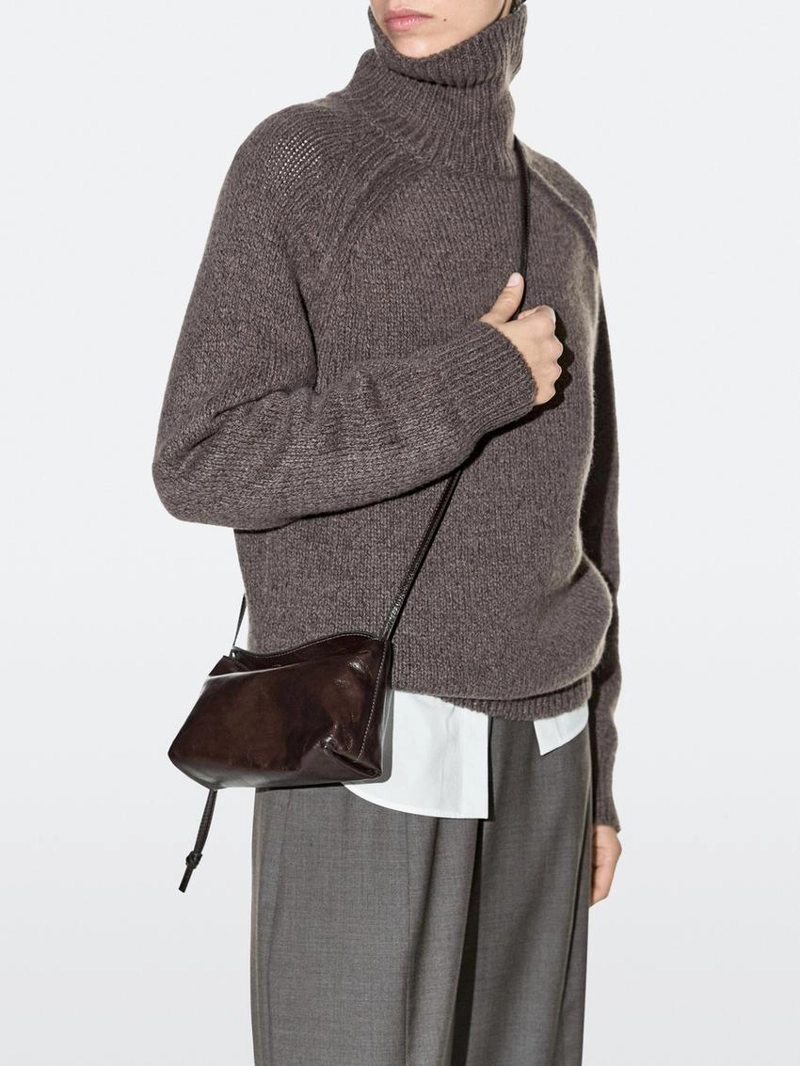 Сумка-клатч через плечо из наппы