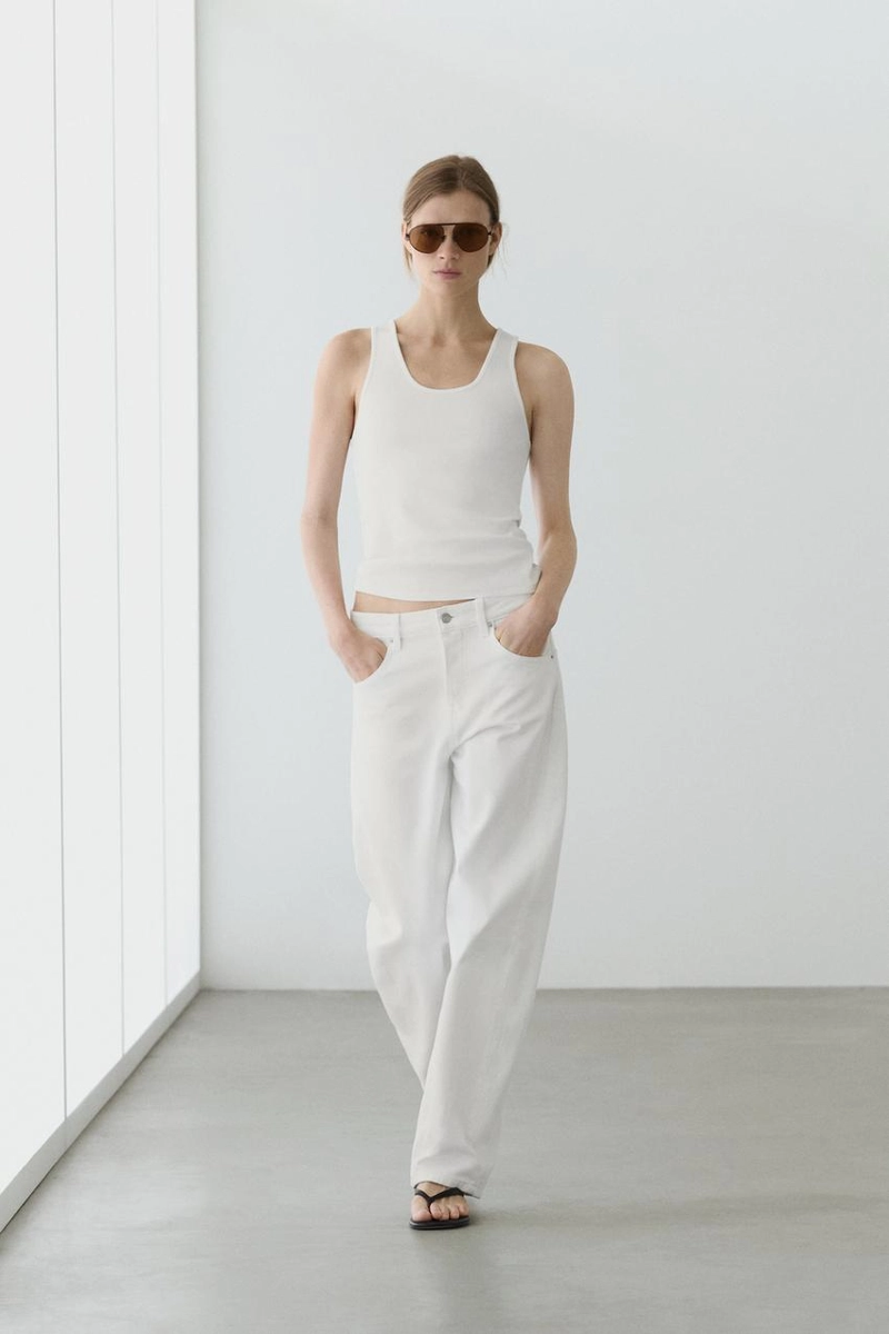 Топ с открытым горловым вырезом и бретельками