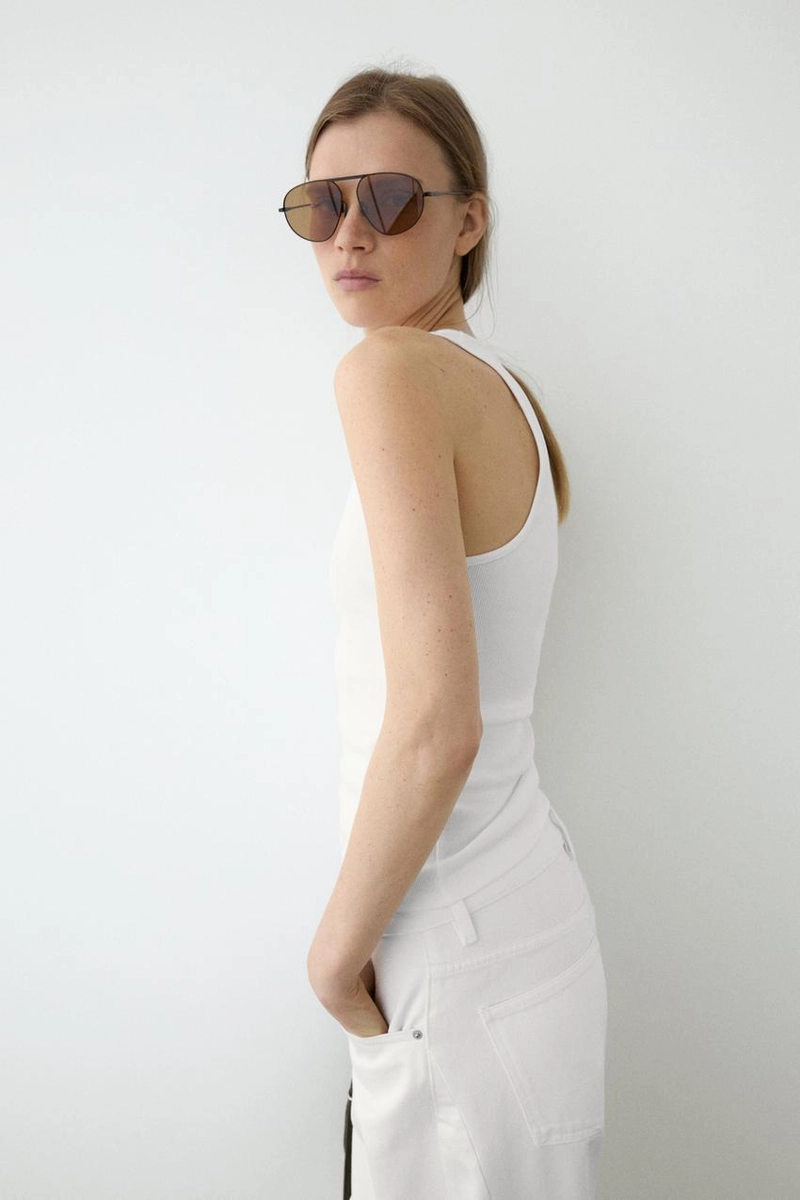 Топ с открытым горловым вырезом и бретельками