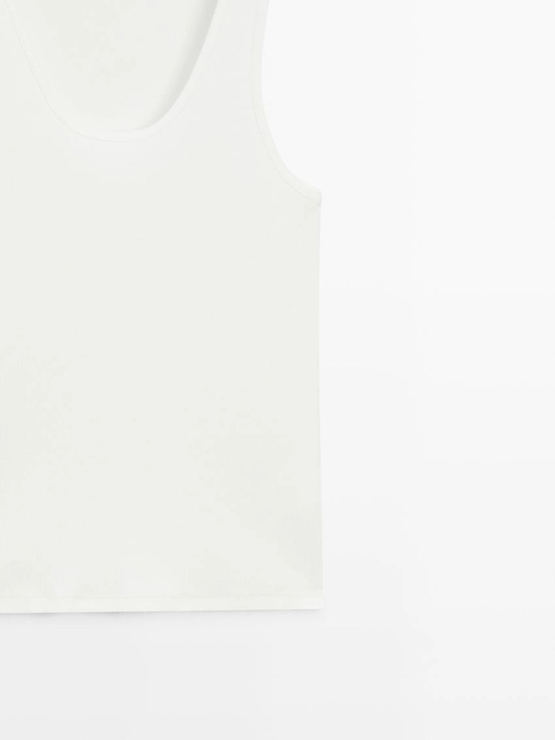 Топ с открытым горловым вырезом и бретельками