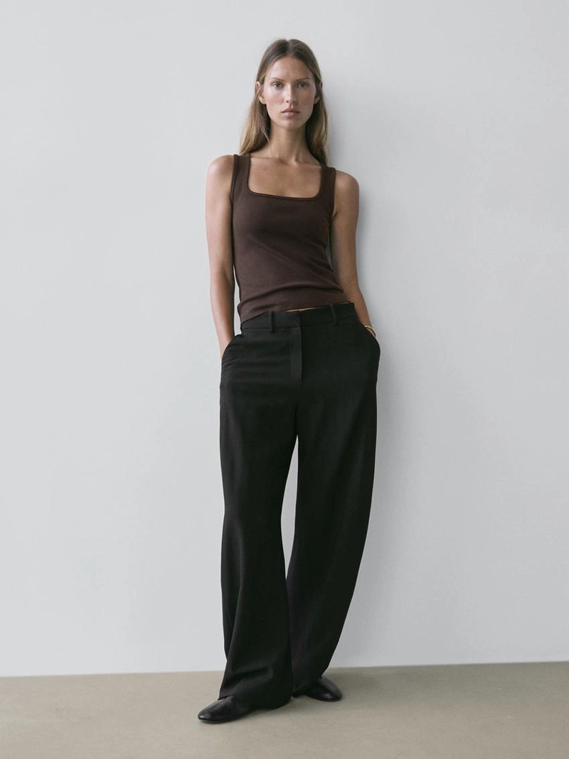 Майка без рукавов с квадратным вырезом