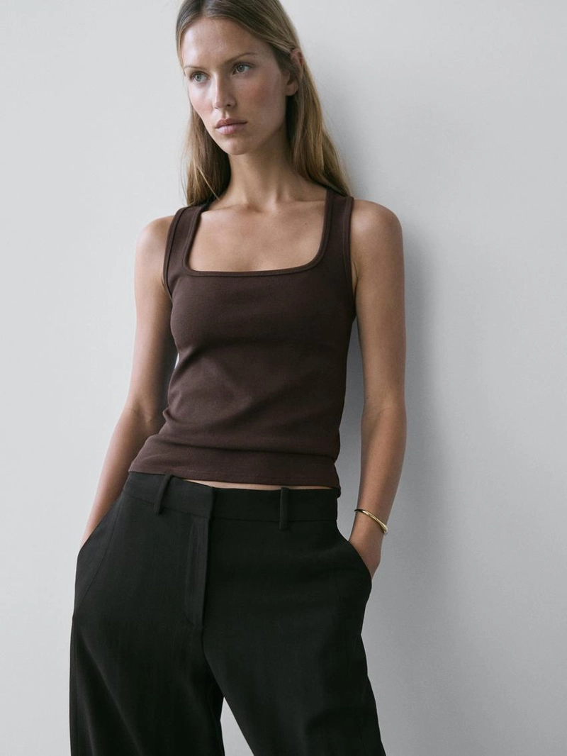 Майка без рукавов с квадратным вырезом