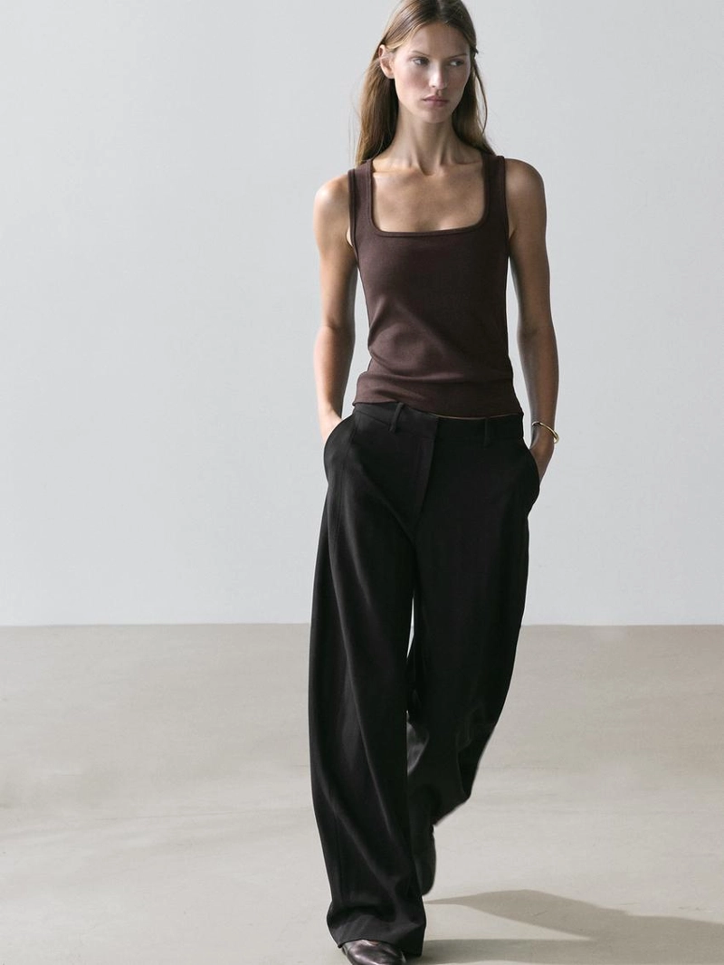 Майка без рукавов с квадратным вырезом