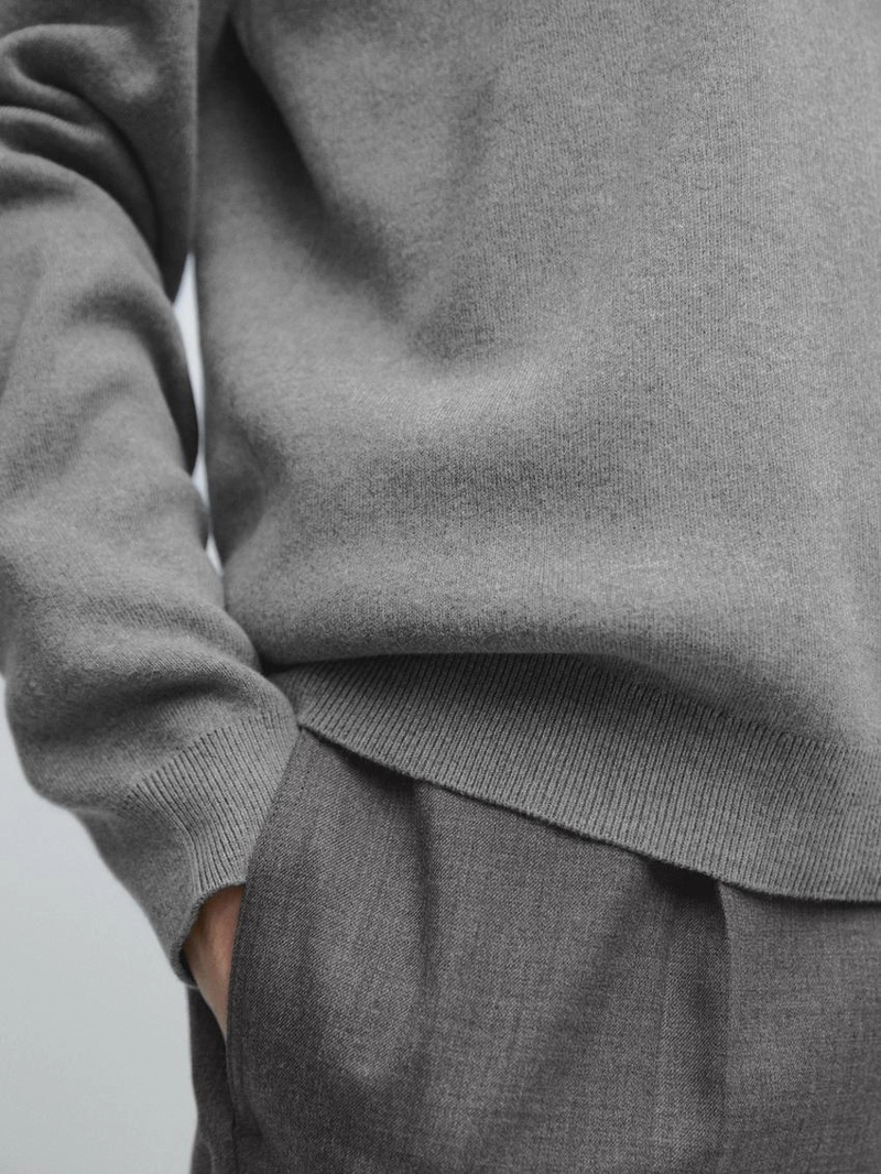 Свитер из хлопкового трикотажа с круглым вырезом