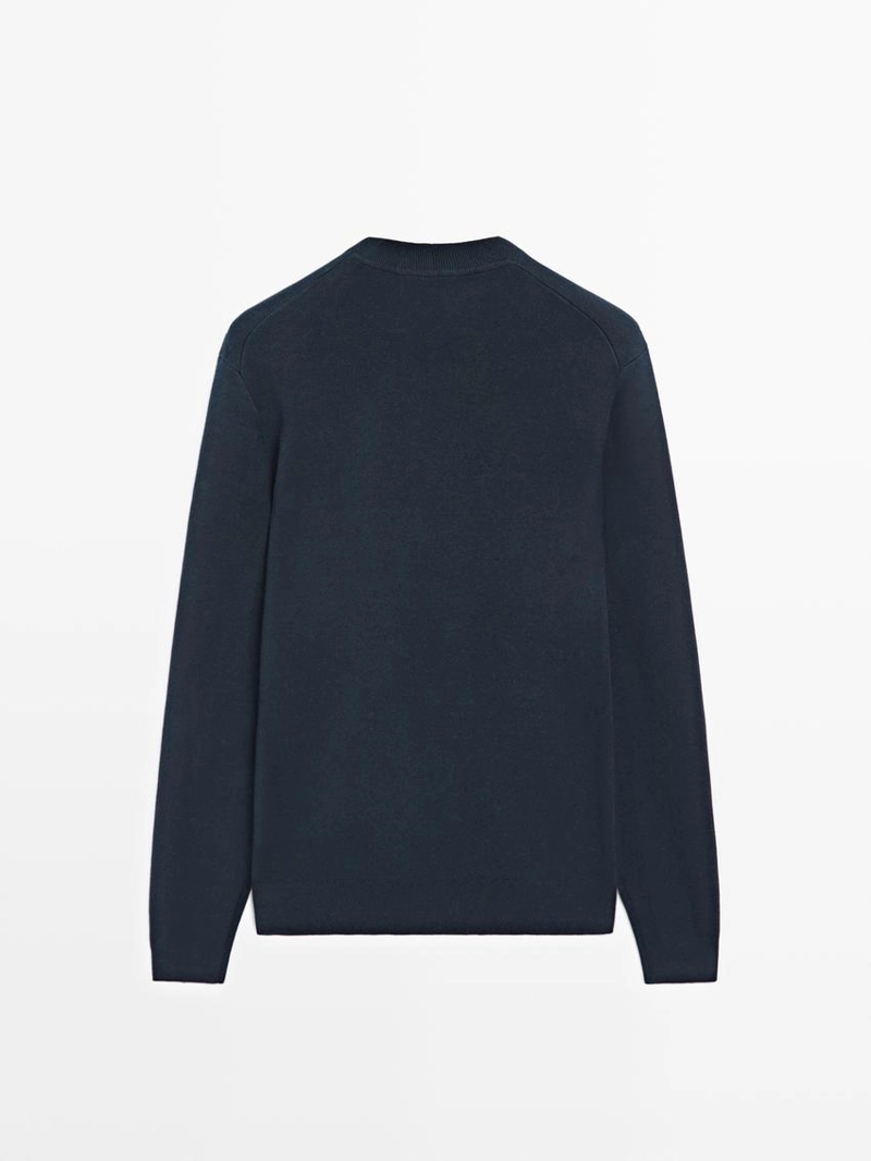 Хлопковый трикотажный свитер с круглым вырезом